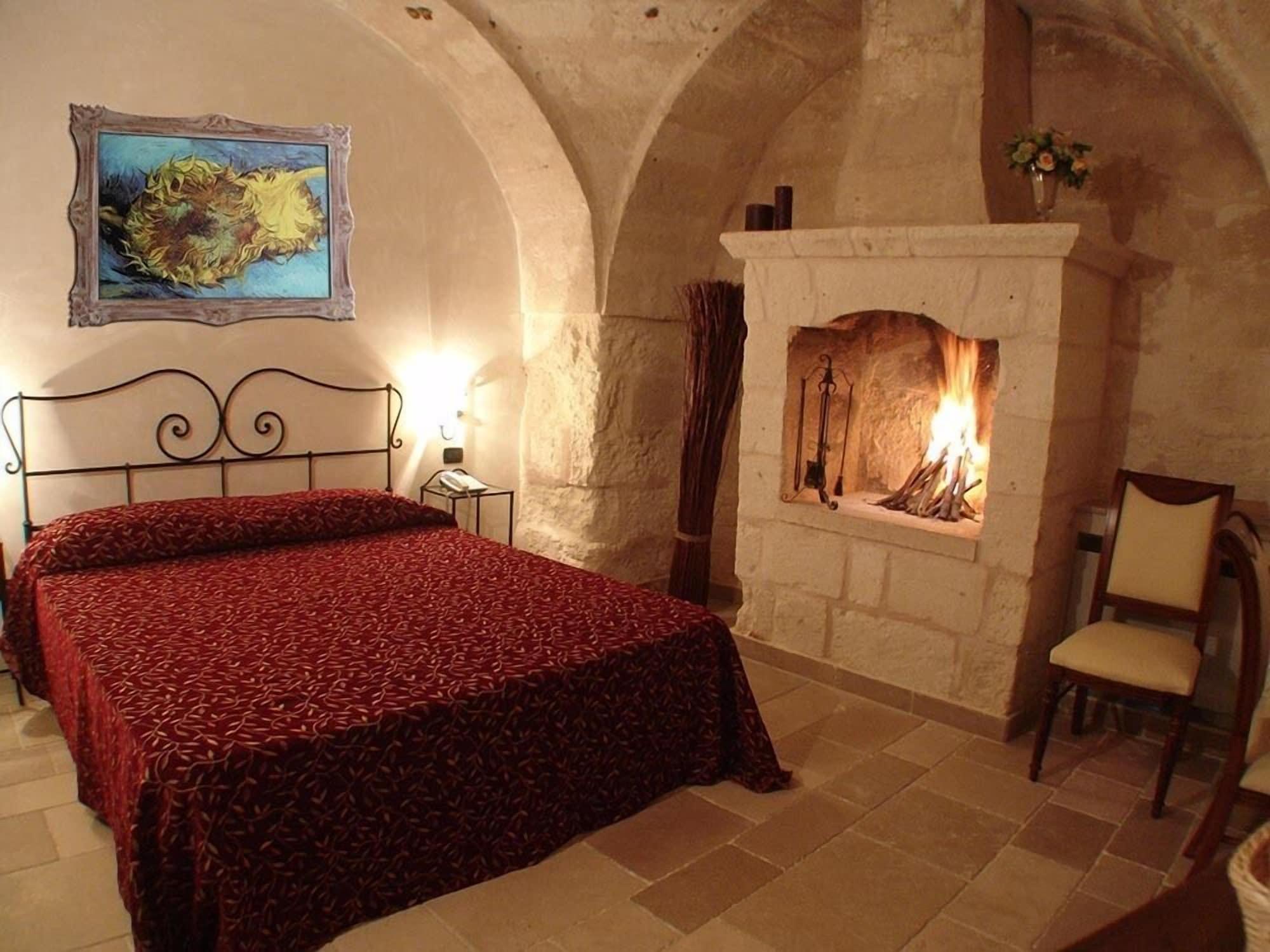 Hotel Masseria Fortificata Donnaloia Монополі Екстер'єр фото