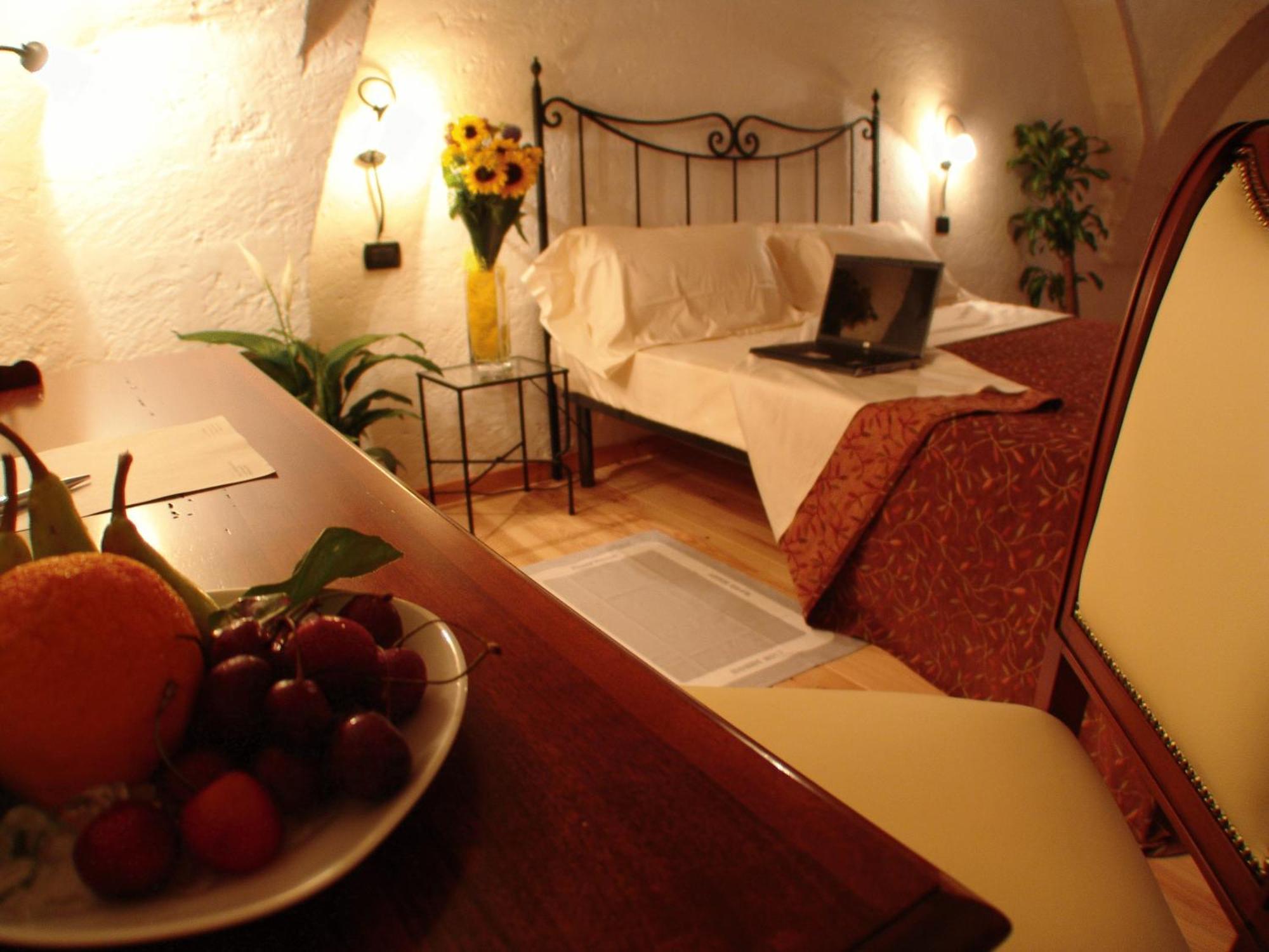 Hotel Masseria Fortificata Donnaloia Монополі Екстер'єр фото
