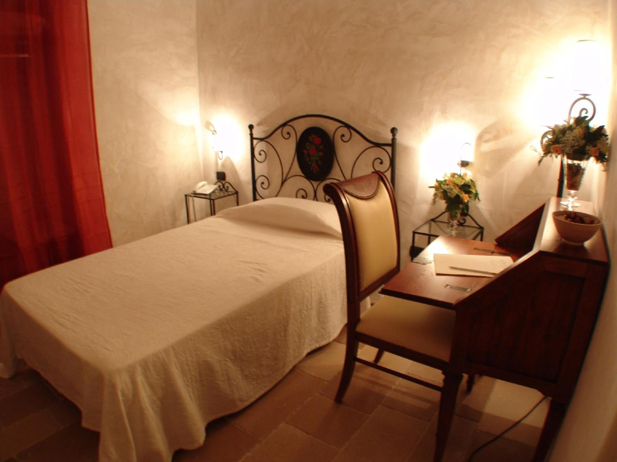 Hotel Masseria Fortificata Donnaloia Монополі Екстер'єр фото