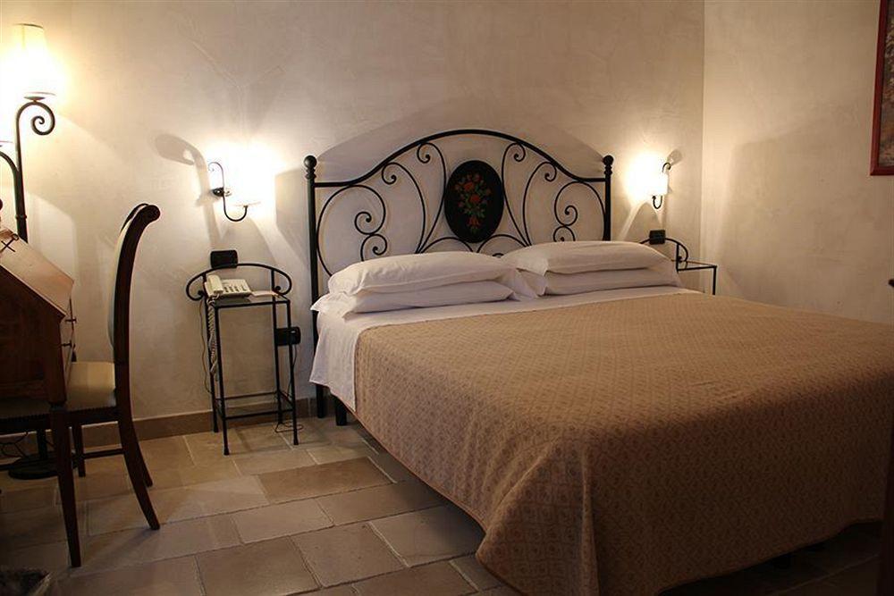 Hotel Masseria Fortificata Donnaloia Монополі Екстер'єр фото