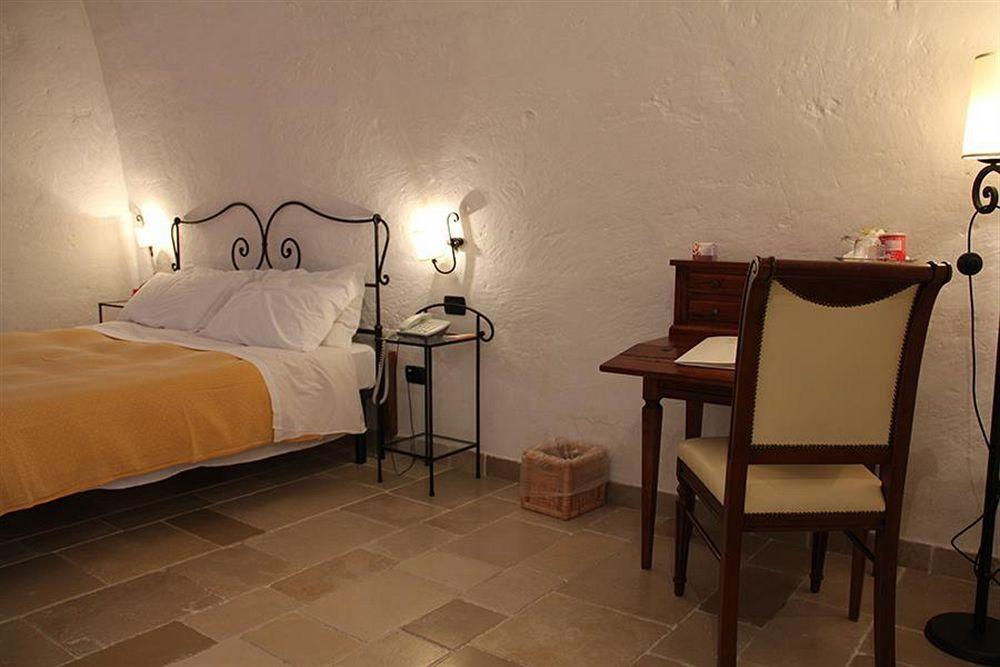 Hotel Masseria Fortificata Donnaloia Монополі Екстер'єр фото