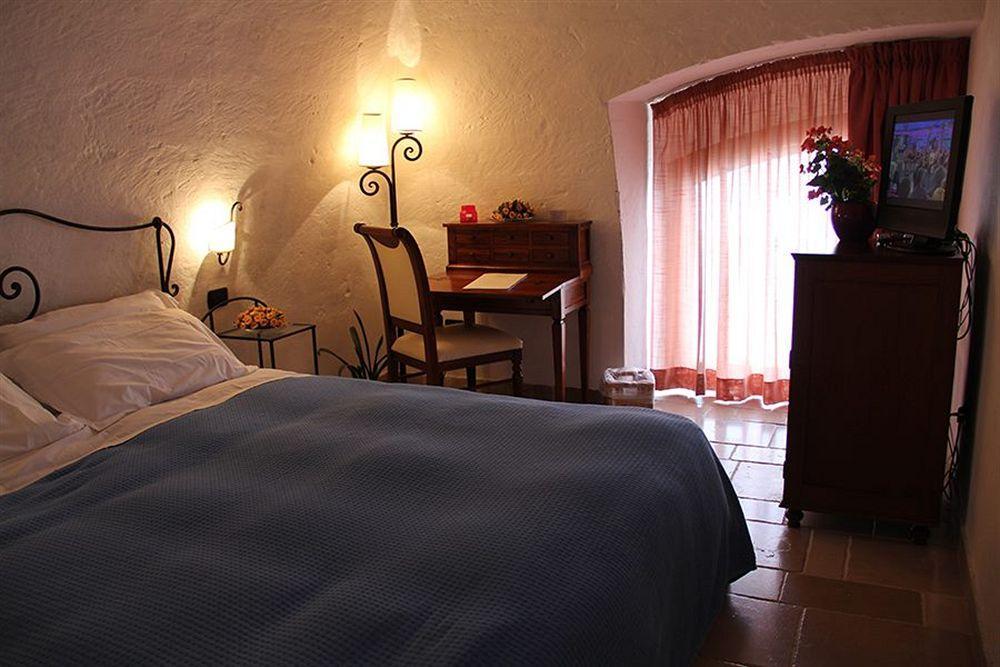 Hotel Masseria Fortificata Donnaloia Монополі Екстер'єр фото