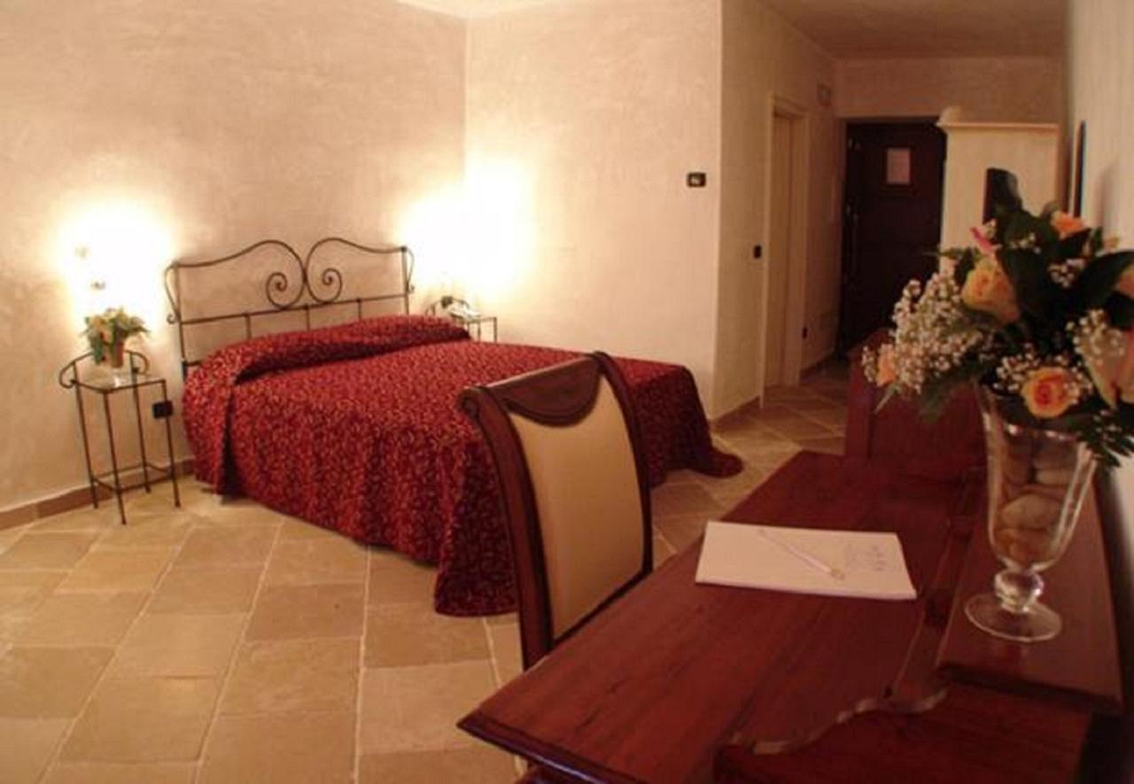 Hotel Masseria Fortificata Donnaloia Монополі Екстер'єр фото
